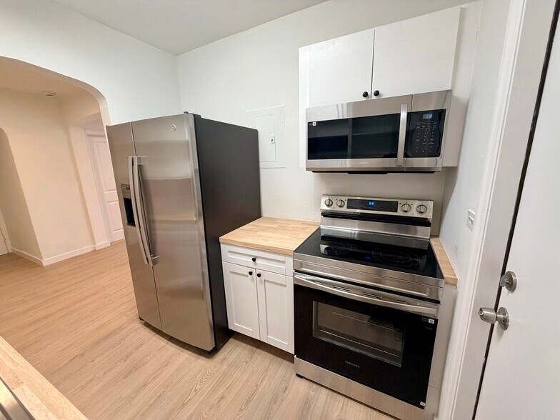 More Photos Of 255 NW 32nd St, Miami Apartments For Sale