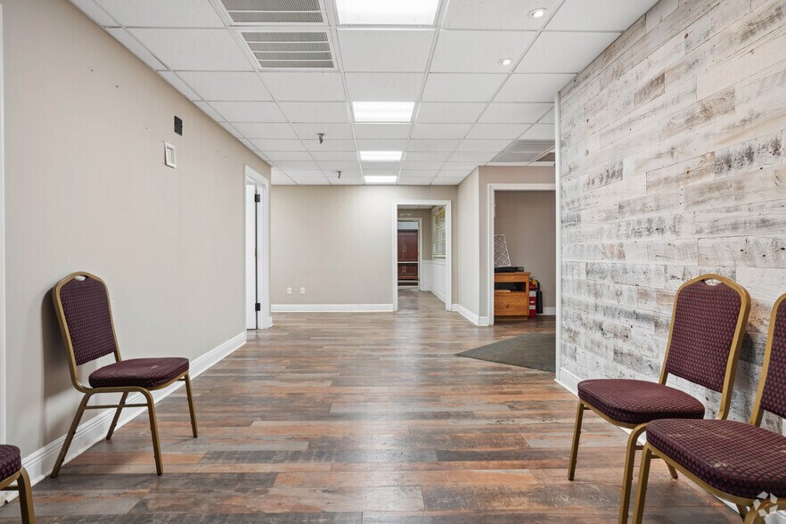 More Photos Of 105 Scr 25, Taylorsville Manufacturing For Sale
