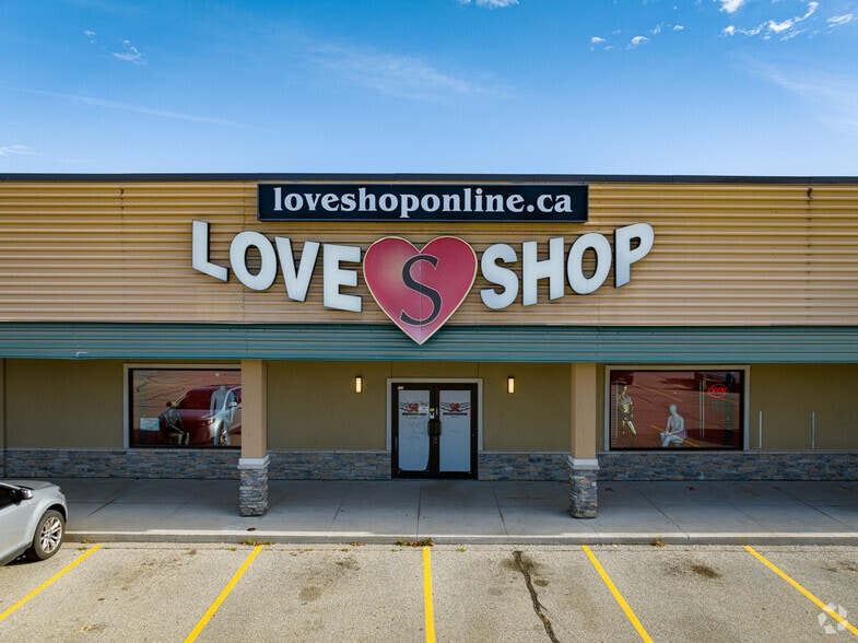 More Photos Of 763-789 Woolwich St, Guelph Freestanding For Lease