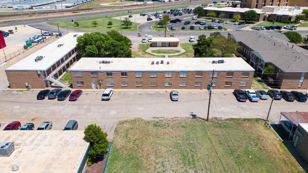 More Photos Of 2500 W 26th St, Plainview Apartments For Sale