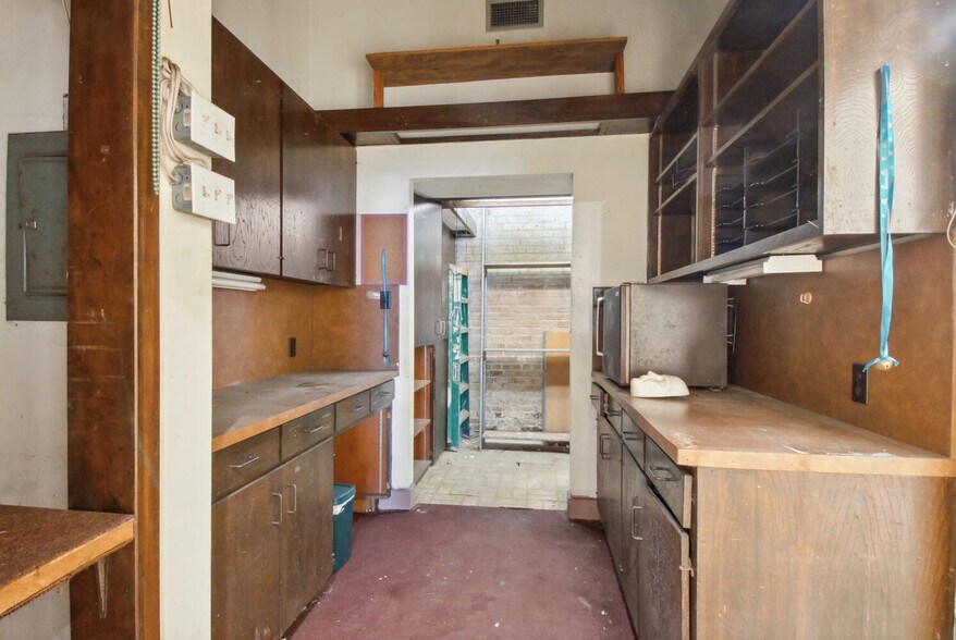 More Photos Of 627 Toulouse St, New Orleans Apartments For Lease