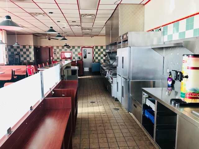 More Photos Of 855 W Cook St, Manteno Restaurant For Sale