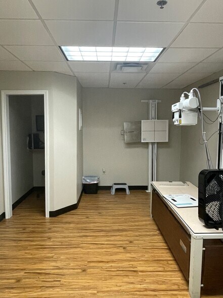More Photos Of 18600 Lyndon B Johnson Fwy, Mesquite Storefront Retail Office For Sale