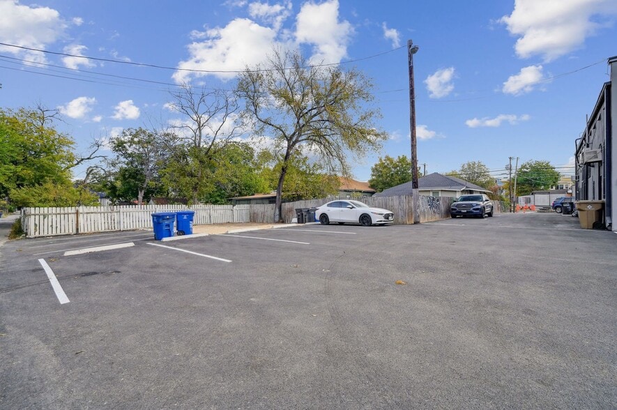 More Photos Of 2100-2110 McCullough Ave, San Antonio Storefront For Sale