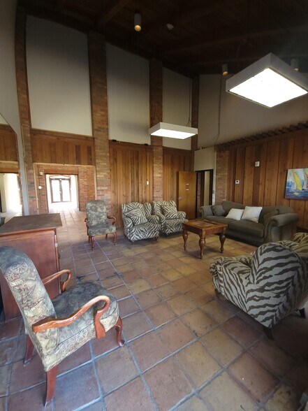 More Photos Of 2323 N Walton Walker Blvd, Dallas Office For Sale