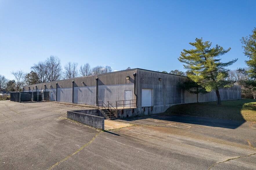 More Photos Of 205 Model Farm Rd, High Point Warehouse For Lease