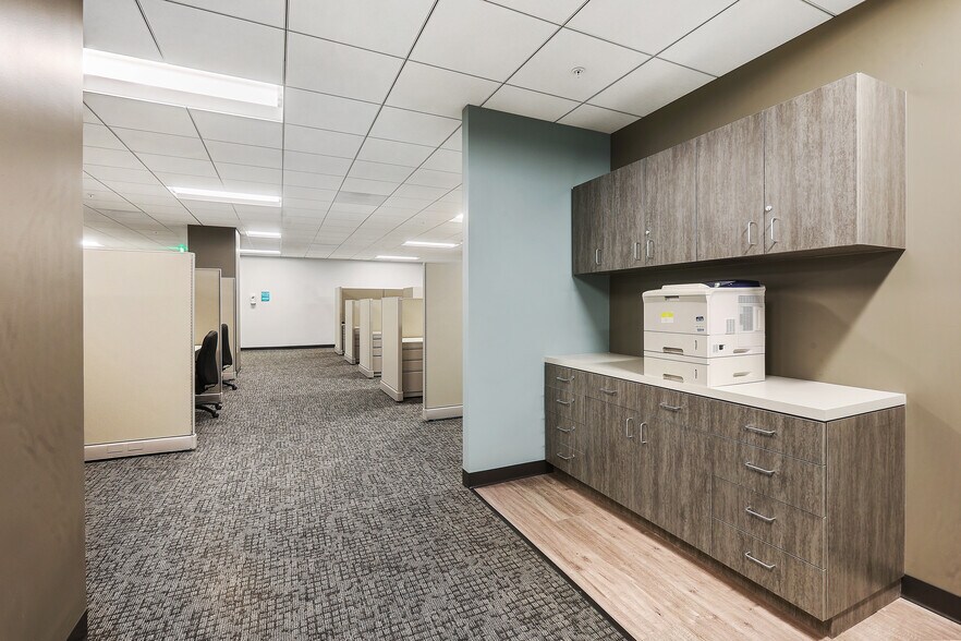 More Photos Of 300 Oceangate, Long Beach Office For Lease