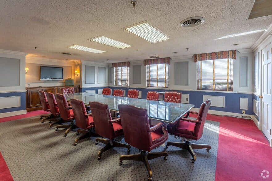 More Photos Of 40 Mulberry St, Middletown Flex For Sale