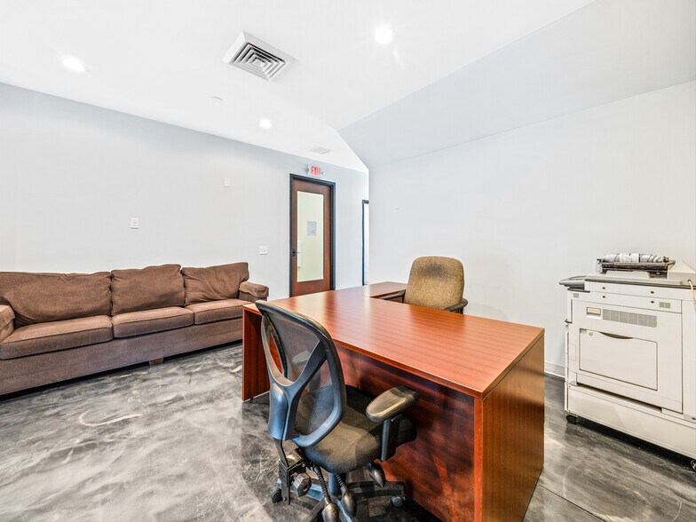 More Photos Of 208 Charlotte Hwy, Asheville Medical For Sale