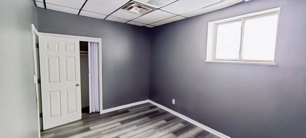 More Photos Of 5021 Wyoming St, Dearborn Convenience Store For Sale