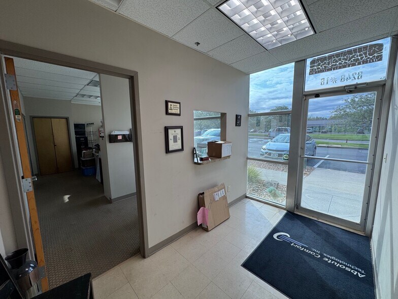 More Photos Of 8248 NW 101st Ter, Kansas City Flex For Lease