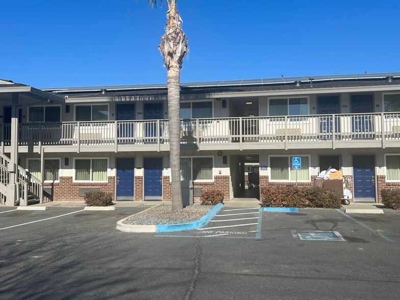 More Photos Of 584 N East St, Woodland Hotel For Sale