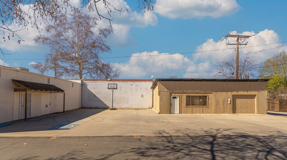 More Photos Of 952 E Ojai Ave, Ojai Freestanding For Sale