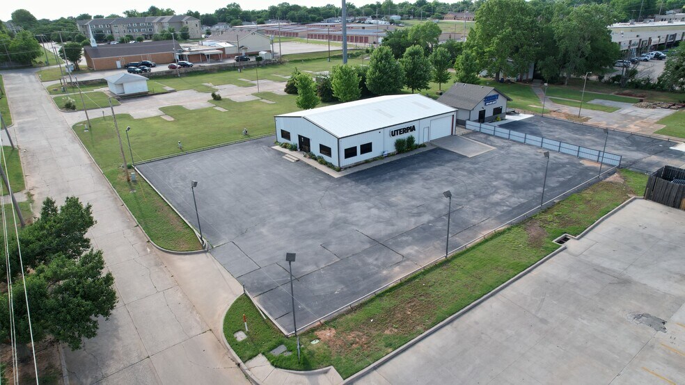 More Photos Of 1665 W Legacy Dr, Duncan Flex For Sale