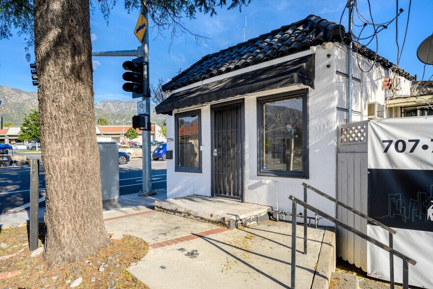 More Photos Of 7798 Foothill Blvd, Tujunga Freestanding For Sale