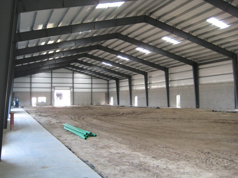 More Photos Of 357 W 4th St, Apopka Warehouse For Lease