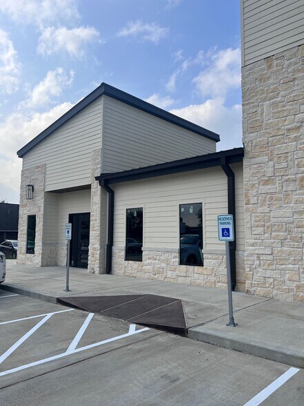 More Photos Of 317 W San Augustine St, Deer Park Office For Lease