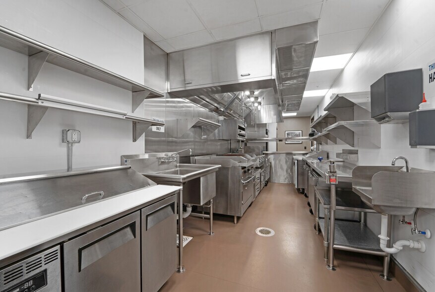 More Photos Of 30 N Main St, Fond Du Lac Restaurant For Sale