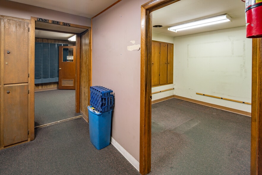 More Photos Of 2516 9th St, Great Bend Warehouse For Sale