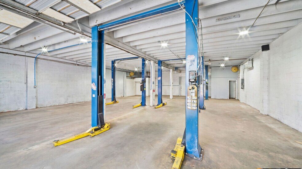 More Photos Of 303 NW 1st Ave, Boca Raton Warehouse For Sale