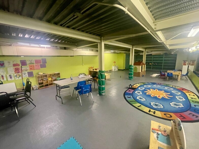 More Photos Of 2014-2016 Noble St, Swissvale Office For Sale