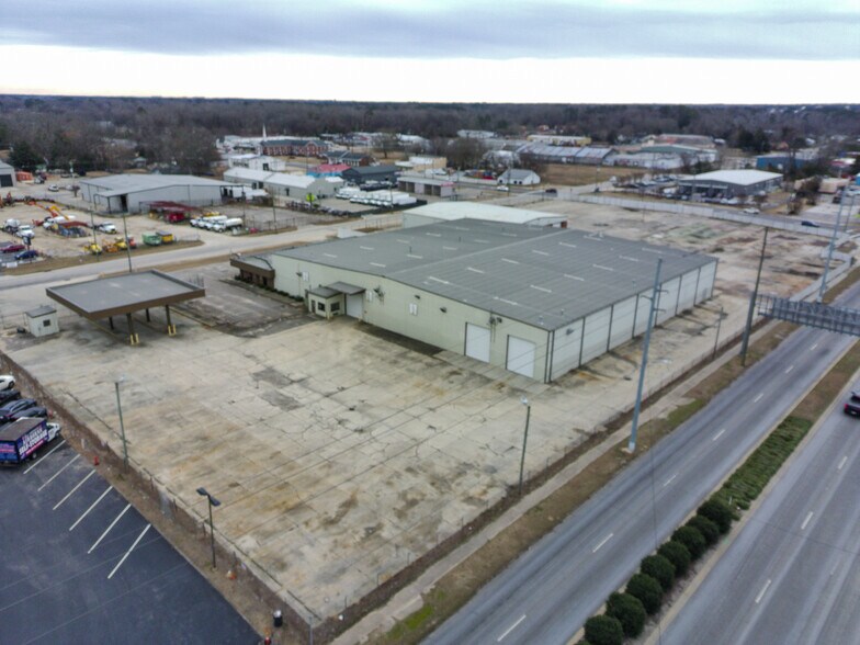 More Photos Of 131 Pepsi Ln, Fayetteville Distribution For Lease