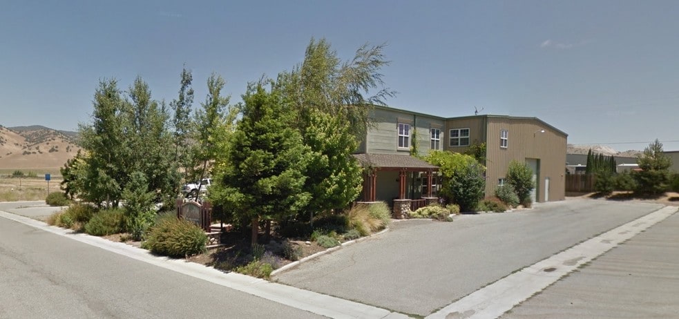 Primary Photo Of 428 N Curry St, Tehachapi Light Manufacturing For Sale