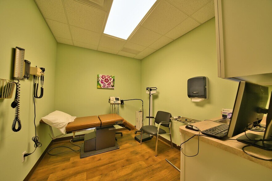 More Photos Of 3620 Biddle Ave, Wyandotte Medical For Sale