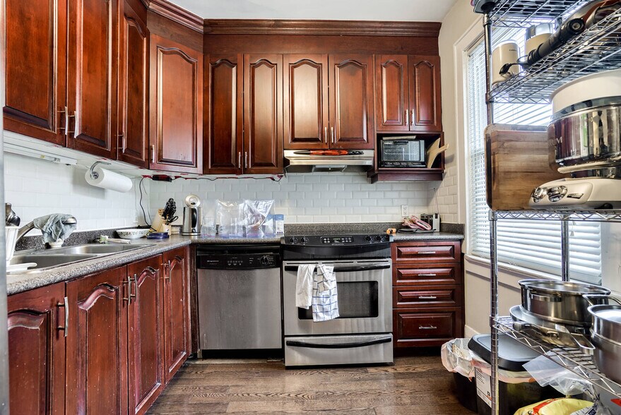 More Photos Of 4 Oriole Gdns, Toronto Apartments For Sale