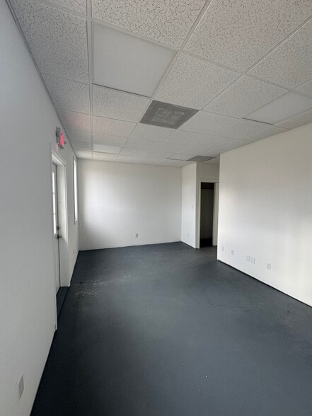 More Photos Of 1586 Paw Paw Ave, Benton Harbor Warehouse For Sale