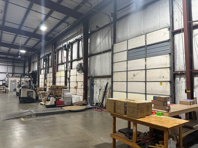 More Photos Of 1715 E Hamilton Rd, Bloomington Warehouse For Lease