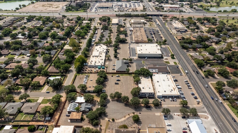 More Photos Of 3303 67th St, Lubbock Office For Sale