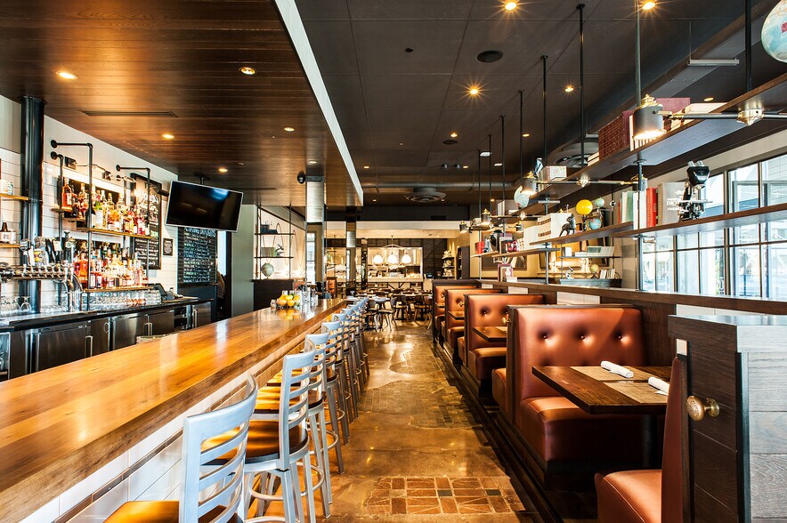 Primary Photo Of 15300 Ventura Blvd, Sherman Oaks Office For Lease