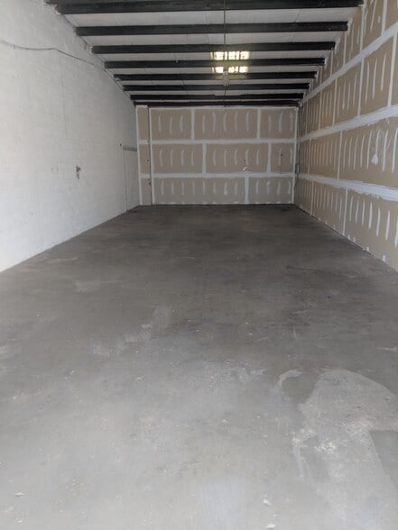More Photos Of 2542 12th St, Sarasota Warehouse For Lease