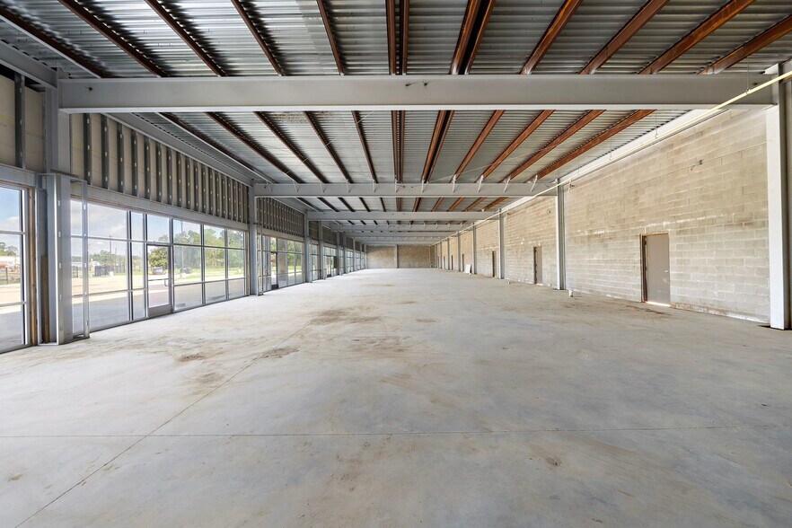 More Photos Of 2215 Allen Genoa Rd, Pasadena Showroom For Sale