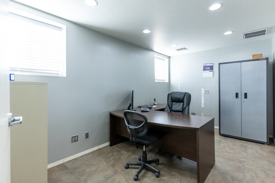 More Photos Of 1121 Sumner St, Bakersfield Warehouse For Lease