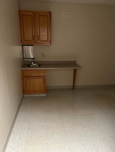 More Photos Of 76 Summer St, Fitchburg Medical For Lease