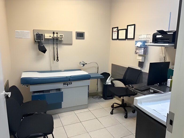 More Photos Of 128 Queen St S, Mississauga General Retail For Lease