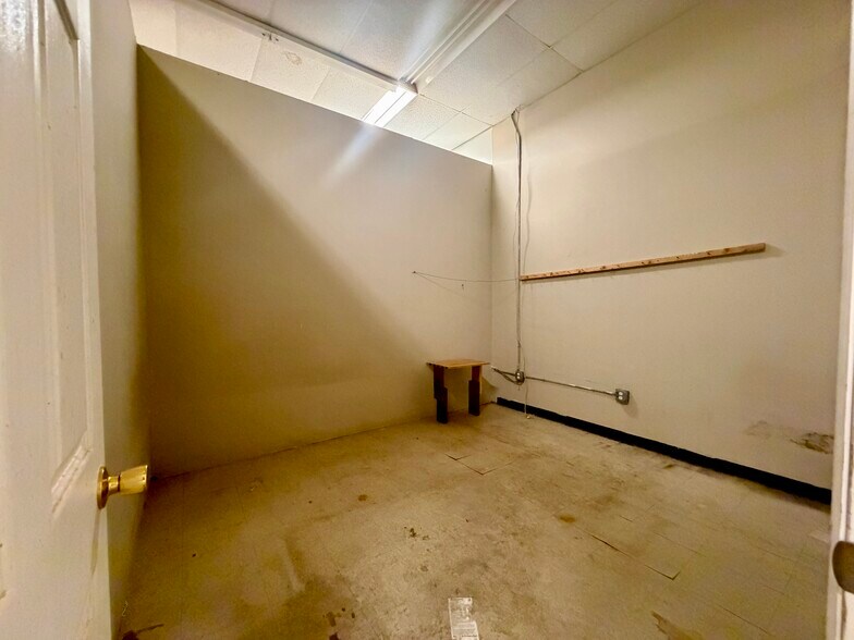 More Photos Of 5068 W Colonial Dr, Orlando Storefront For Sale