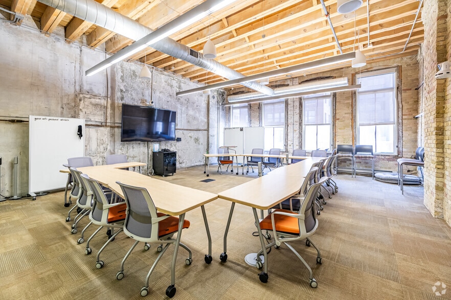 More Photos Of 301-315 N Broadway, Milwaukee Office For Lease