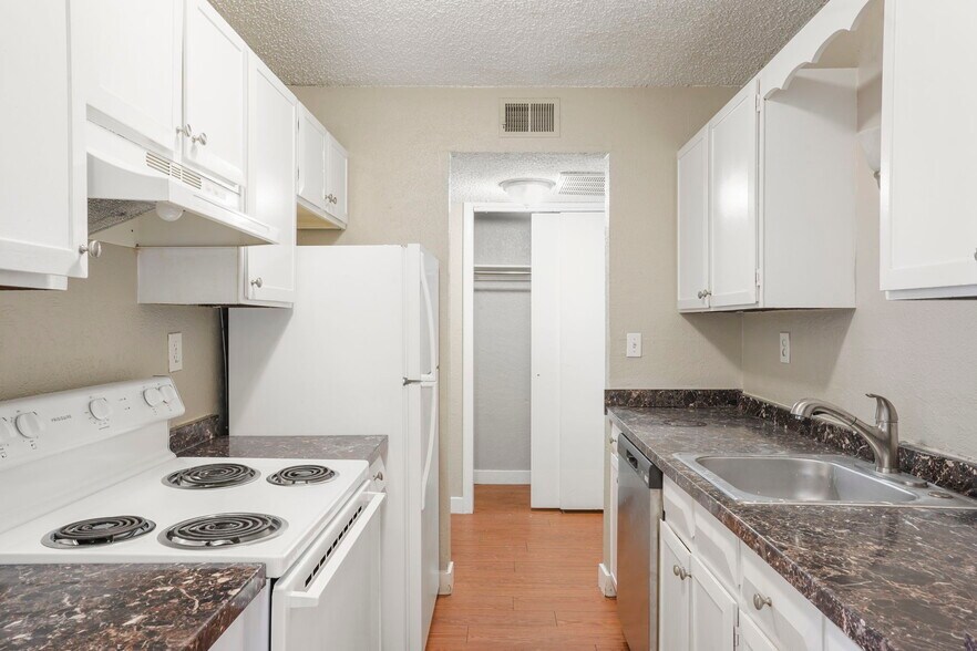 More Photos Of 1945 N Peoria St, Aurora Apartments For Sale