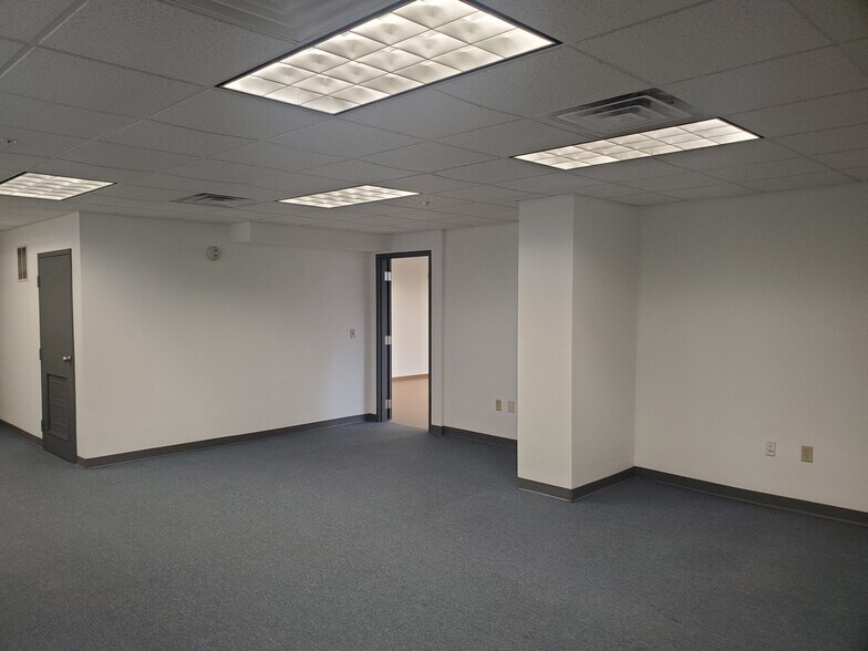 More Photos Of 909 Green St, Harrisburg Office For Lease