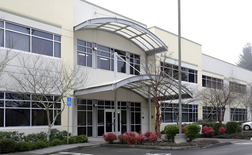 More Photos Of 4660 NE Belknap Ct, Hillsboro Office For Lease