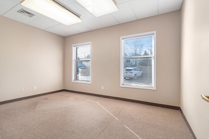 More Photos Of 27332 Woodward Ave, Royal Oak Office Residential For Lease