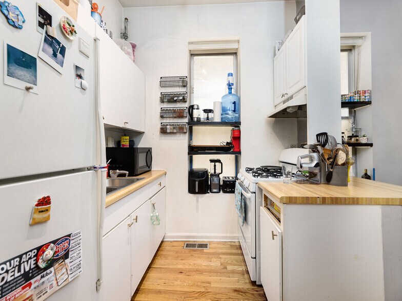 More Photos Of 1303 W Ohio St, Chicago Apartments For Sale