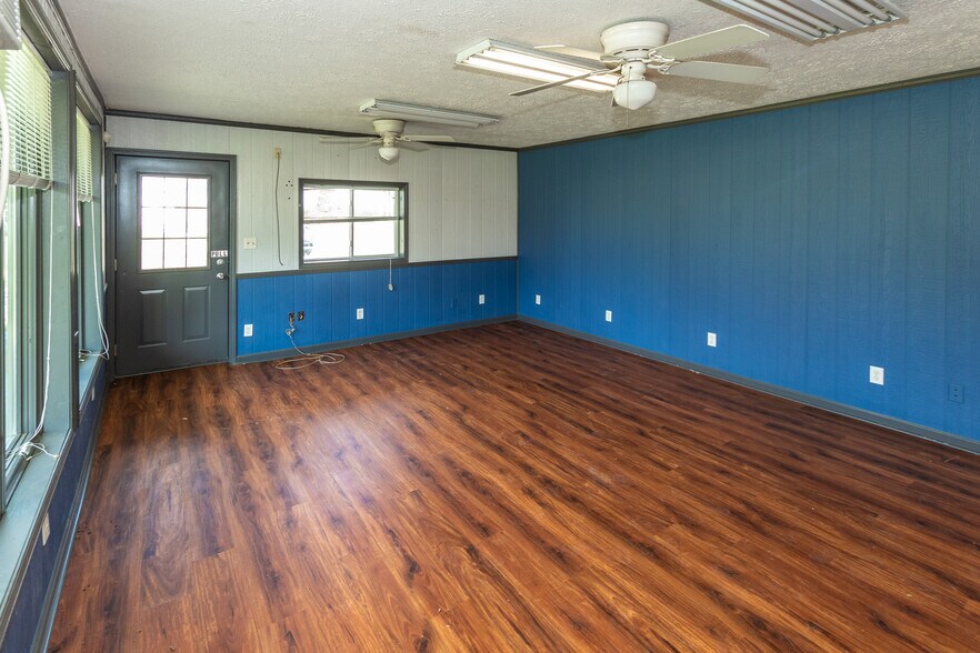 More Photos Of 288 W Brookville Rd, Fountaintown Office For Lease