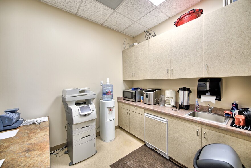More Photos Of 11840 Pierce St, Riverside Office For Lease