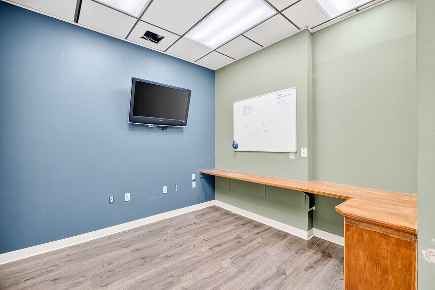 More Photos Of 22 W Lincoln Ave, Mount Vernon Freestanding For Lease