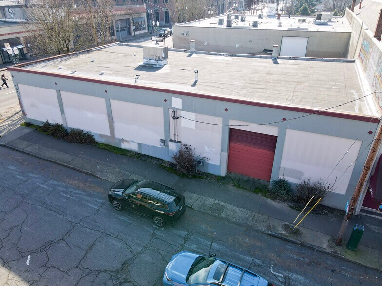 More Photos Of 1301-1305 SE Grand Ave, Portland Storefront For Lease