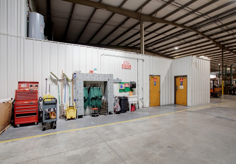 More Photos Of 112 Tennessee Blvd, Watertown Manufacturing For Sale